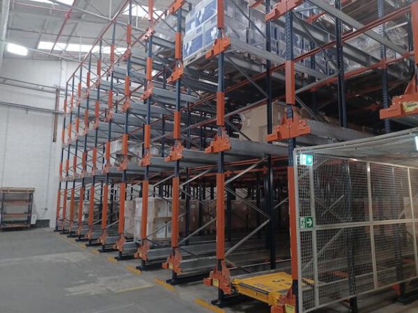 Radio Shuttle Palettenregal (FiFo) , für max. 1.948 Europaletten, 500 bzw. 800kg, inkl. 3 Palettenshuttles – gebraucht -: