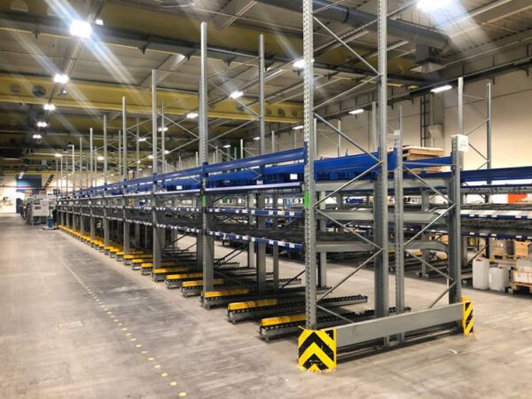 20 Felder Stückgut – Durchlaufregalanlage für Kästen und Palette, mit Ebene für Europaletten, Bito – gebraucht – :