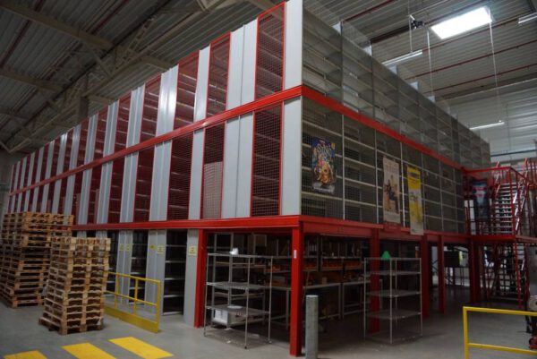 3 geschossige Fachbodenregalanlage, Meta, ca. 375m2 Grundfläche, 100kg Traglast pro Boden – gebraucht - :