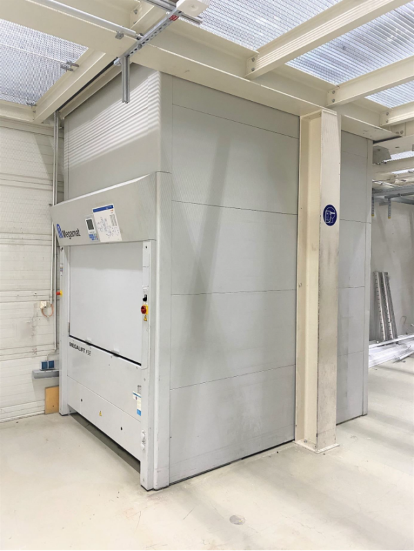 Liftsysteme, Megamat, Höhe 5,70m, ca. 318kg / Tablar, Maße pro Tablar: ca. 1,60m x 0,8m – gebraucht -: – Bild 2
