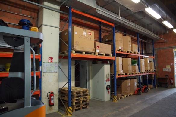 Palettenregal, LHS, ca. 4,20m bis 4,50m hoch max. 81 Stellplätze mit vorhandenen Spanplatten – gebraucht - : lagertechnik