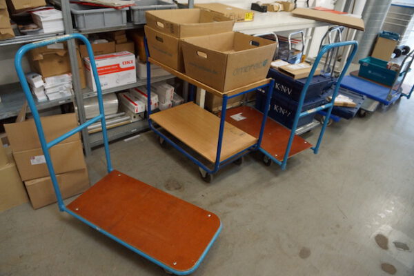 20 Stück diverse Plattformwagen, Rollwagen, Magazinwagen, Stirnwandwagen, blau, etc. - gebraucht - : – Bild 2
