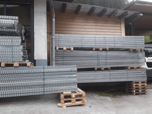 Palettenregal mit Gitterrosten, Meta, ca. 4,90 und 6,60m Höhe, verschiedene Traversenlängen, ca. 571 Palettenplätze, – gebraucht – : – Bild 2