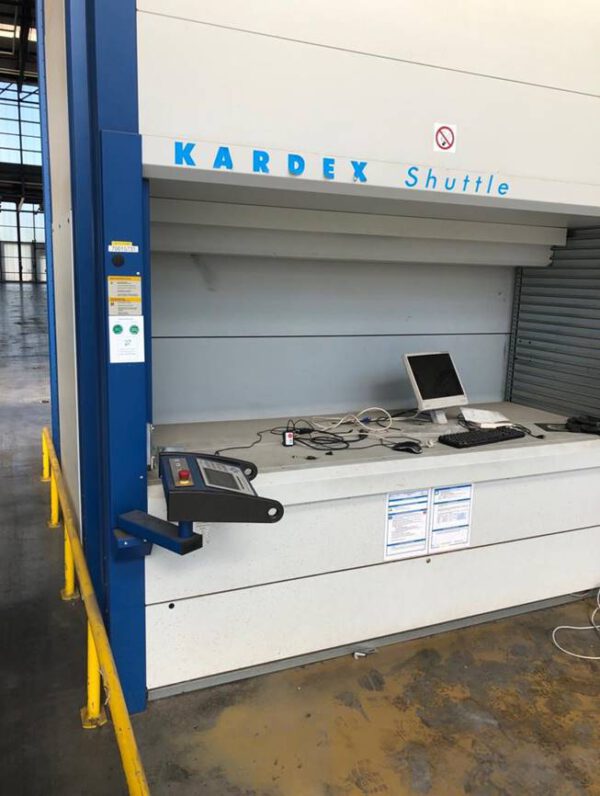 Lagerlift, Shuttle, Kardex, ca. 13,80m hoch (kürzbar), Tablargröße: ca. 2250x813mm, 220kg / Tablar, mit vielen Tablaren – gebraucht -: – Bild 2