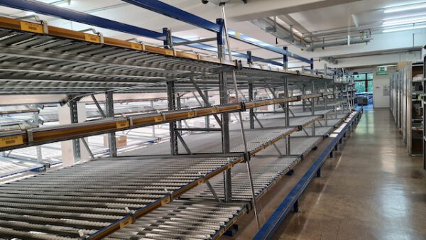 21 Felder Stückgut – Durchlaufregalanlage / Bereitstellregale für Kästen und Kartonagen – gebraucht – :