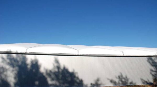 Hochwertige Lorsberger Alu-Leichtbau / Lagerhalle mit viel Ausstattung, 2.100m2 , Schneelast 1,00 kN/m² (75 kg), inkl. 2 x Bürocontainer, 2 x Sanitärcontainer, Fäkalientank, Heizung. etc. - gebraucht - :  – Bild 2