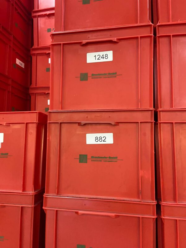 2.000 Stück Euro Stapelbehälter, Stapelbox, Lagerbox, Lagerkästen, rot, 80 x 60, bzw. 60 x 40, ca. 32cm hoch – gebraucht - : lagertechnik