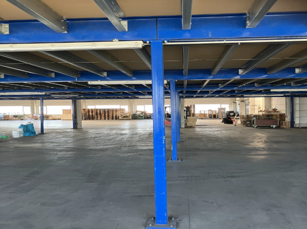 Lagerbühne / Mezzanine, Fläche ca. 623m2, Traglast 500kg/m2, inkl. Treppe und teilweise Geländer - gebraucht - : lagertechnik Lagerbühne / Mezzanine, Fläche ca. 623m2, Traglast 500kg/m2, inkl. Treppe und teilweise Geländer - gebraucht - : – Bild 2