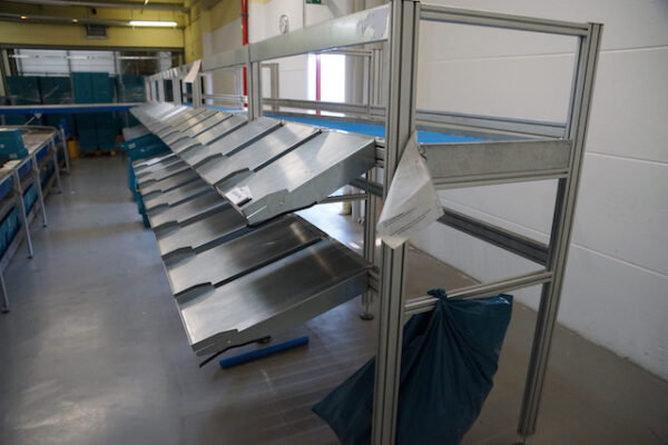 Kommissioniergestelle aus Aluprofilschienen mit nicht angetriebener Fördertechnik, ideal zum absortieren / kommissionieren aus Eurokisten - gebraucht - : – Bild 2