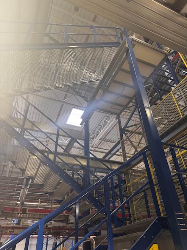 großes Treppenhaus mit 2 Zwischenebenen – gebraucht - : lagertechnik großes Treppenhaus mit 2 Zwischenebenen – gebraucht - : – Bild 2