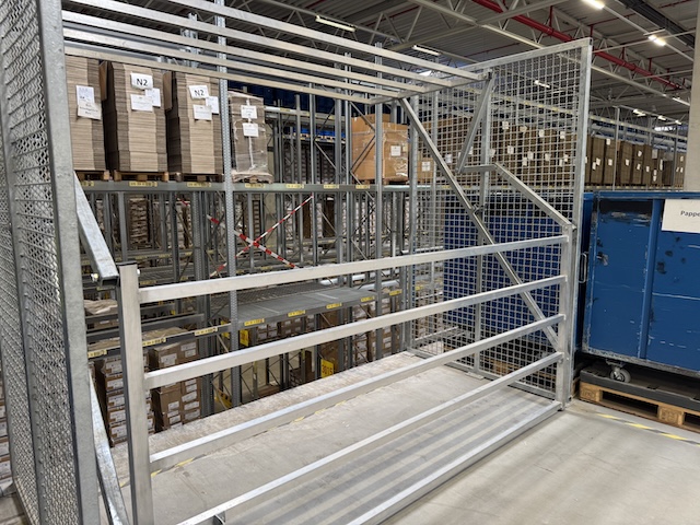 4x Palettenübergabestation, Sicherheitsschleuse / Schenkschleuse – gebraucht - : lagertechnik 4x Palettenübergabestation, Sicherheitsschleuse / Schenkschleuse – gebraucht - : – Bild 2