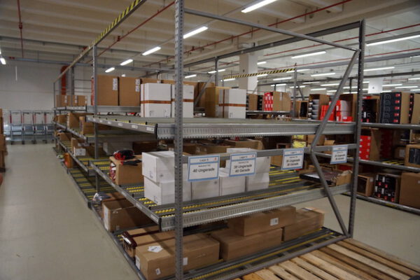 mind. 50 Felder Stückgutdurchlaufregal / Bereitstellregal für Kisten oder Kartonagen etc., SSI Schäfer – gebraucht – : – Bild 2