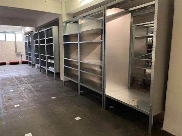 Automatisches Teiletransportsystem mit „selbstfahrenden / autonomen Fachbodenregalen“, 30 Regale, 5 Fahrzeuge, erweiterbar – gebraucht – : - : – Bild 2