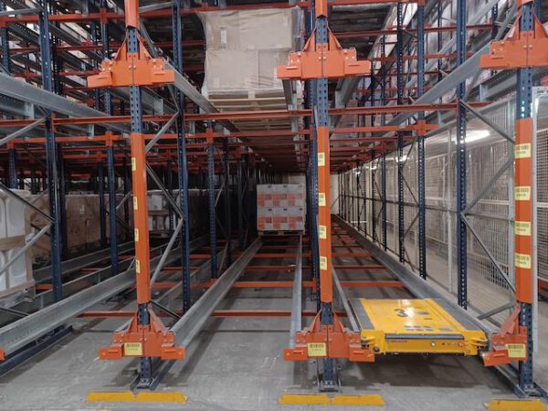 Radio Shuttle Palettenregal (FiFo) , für max. 1.948 Europaletten, 500 bzw. 800kg, inkl. 3 Palettenshuttles – gebraucht -: – Bild 2
