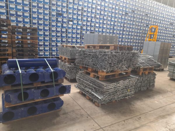 37 Stück Anfahrschützer / Säulen, Poller zum Aufdübeln, Absperrpoller, Metall, ca. 1m hoch – gebraucht - : – Bild 2