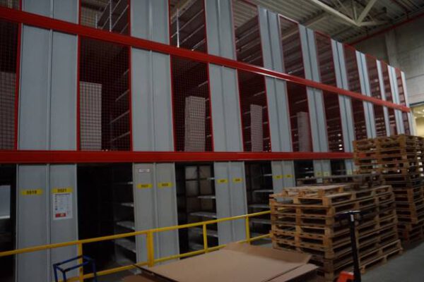 3 geschossige Fachbodenregalanlage, Meta, ca. 375m2 Grundfläche, 100kg Traglast pro Boden – gebraucht - : – Bild 2