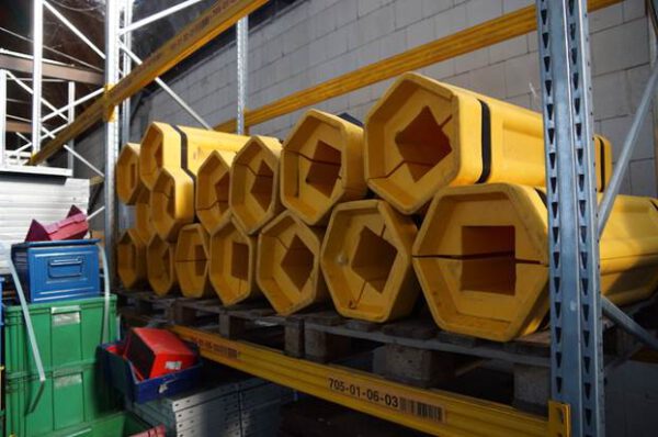 15 Stück Kunststoff - Anfahrschützer für z.B. Stahlträger - gebraucht - : lagertechnik