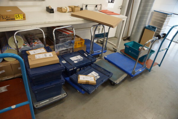 20 Stück diverse Plattformwagen, Rollwagen, Magazinwagen, Stirnwandwagen, blau, etc. - gebraucht - : – Bild 3