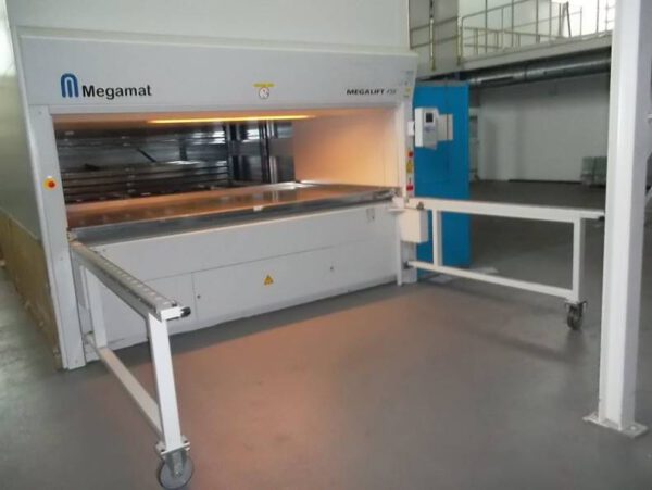 Lagerlift mit extrem großen Tablaren (1,89m x 3m), Megamat, 220kg Tablarzuladung, Gerätehöhe ca. 7,48m, ca. 21 Tablare – gebraucht - : – Bild 3