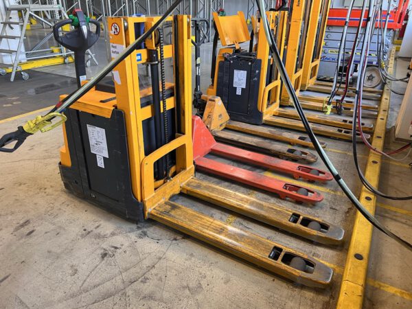 Hochhubwagen / Elektro Ameise, Jungheinrich, EJD 220 - gebraucht - : – Bild 3