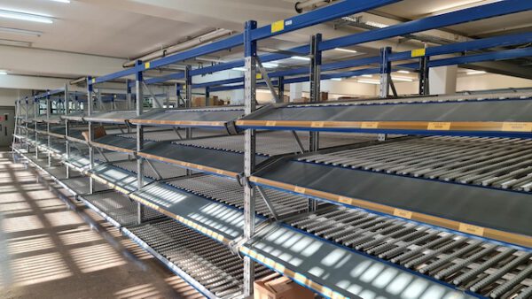 21 Felder Stückgut – Durchlaufregalanlage / Bereitstellregale für Kästen und Kartonagen – gebraucht – : – Bild 3