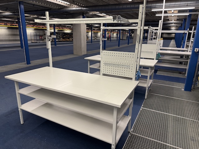 80 Stück Arbeitsplatz / Packtische, 2m x 0,90m – gebraucht - lagertechnik 80 Stück Arbeitsplatz / Packtische, 2m x 0,90m – gebraucht - – Bild 3