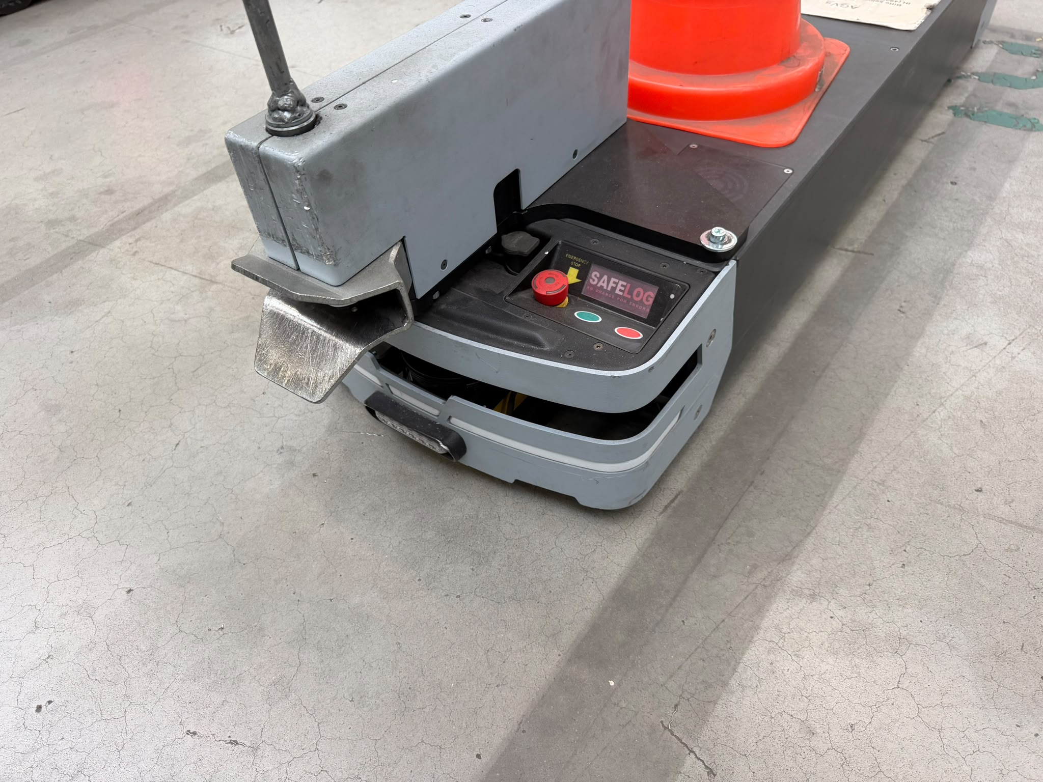 3 Stück fahrerlose Transportsysteme, SAFELOG. AGV M4 – gebraucht - : lagertechnik 3 Stück fahrerlose Transportsysteme, SAFELOG. AGV M4 – gebraucht - : – Bild 3