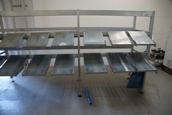 Kommissioniergestelle aus Aluprofilschienen mit nicht angetriebener Fördertechnik, ideal zum absortieren / kommissionieren aus Eurokisten - gebraucht - : – Bild 3