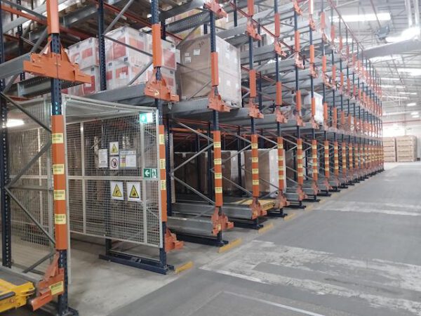 Radio Shuttle Palettenregal (FiFo) , für max. 1.948 Europaletten, 500 bzw. 800kg, inkl. 3 Palettenshuttles – gebraucht -: – Bild 3