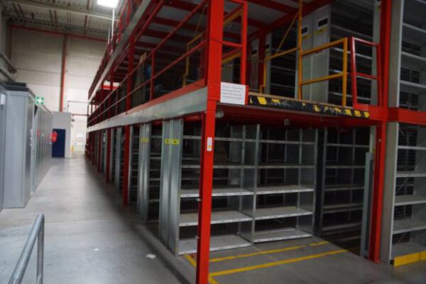 3 geschossige Fachbodenregalanlage, Meta, ca. 375m2 Grundfläche, 100kg Traglast pro Boden – gebraucht - : – Bild 3