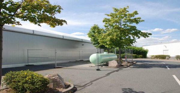Hochwertige Lorsberger Alu-Leichtbau / Lagerhalle mit viel Ausstattung, 2.100m2 , Schneelast 1,00 kN/m² (75 kg), inkl. 2 x Bürocontainer, 2 x Sanitärcontainer, Fäkalientank, Heizung. etc. - gebraucht - :  – Bild 4
