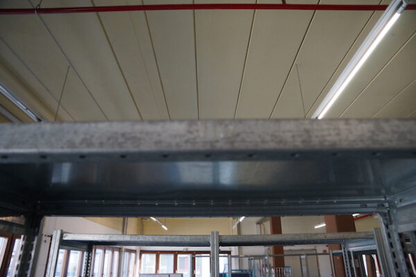 Fachbodenregale mind. 86 Felder, Fachböden ca. 1,30m und 1m x 0,50m - gebraucht - : – Bild 4