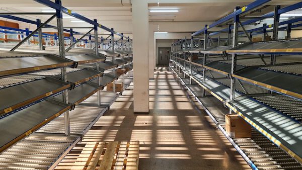 21 Felder Stückgut – Durchlaufregalanlage / Bereitstellregale für Kästen und Kartonagen – gebraucht – : – Bild 4