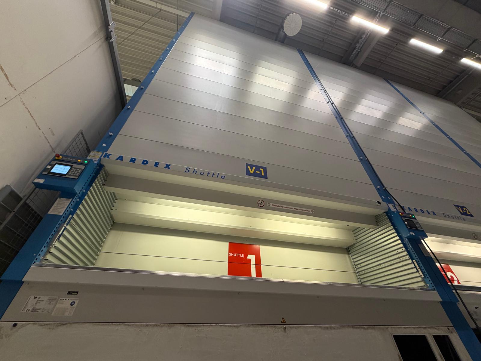 3x Liftsysteme, Kardex, XP 500, Tablargröße: 3650 x 824mm, Höhe ca. 8,80m, 360kg / Tablar – gebraucht - : lagertechnik 3x Liftsysteme, Kardex, XP 500, Tablargröße: 3650 x 824mm, Höhe ca. 8,80m, 360kg / Tablar – gebraucht - : – Bild 5