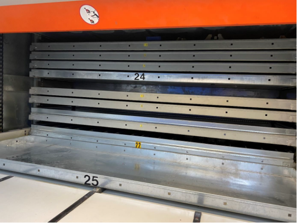 Liftsysteme, Megamat, Höhe 4m, ca. 215kg / Tablar, Maße pro Tablar: 2m x 0,612m – gebraucht -: lagertechnik