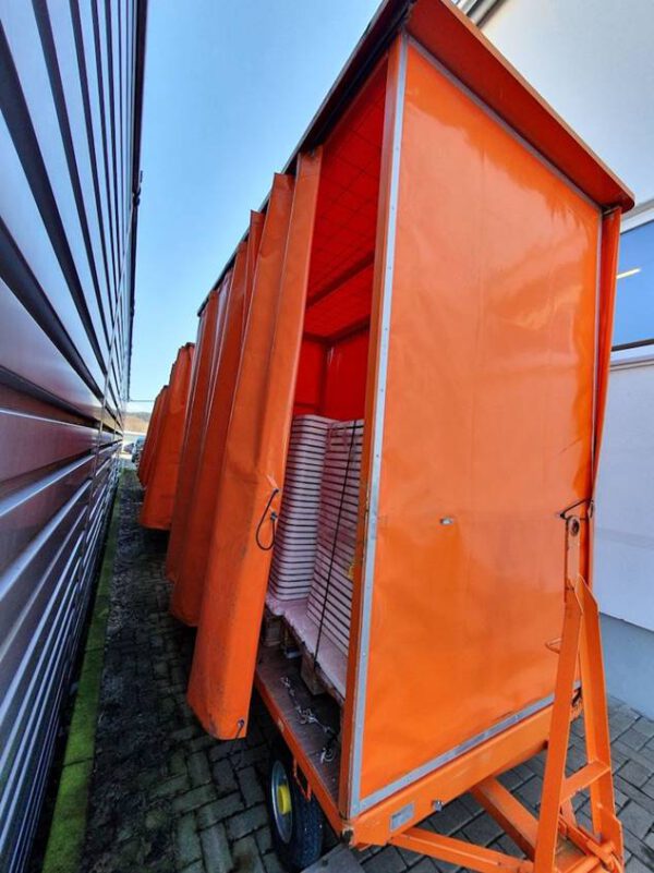 3 Stück 2 To Industrieanhänger / Schwerlasttransportanhänger für innerbetrieblichen Transport mit Planenaufbau– gebraucht - : – Bild 4