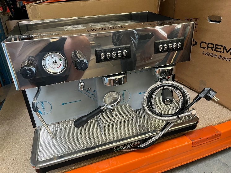 9 Stück professionelle Espresso Kaffeemaschinen, LaMacatec, Capri II Black – Neu - : lagertechnik 9 Stück professionelle Espresso Kaffeemaschinen, LaMacatec, Capri II Black – Neu - : – Bild 4