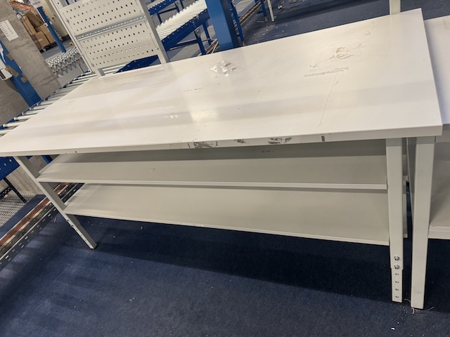 80 Stück Arbeitsplatz / Packtische, 2m x 0,90m – gebraucht - lagertechnik 80 Stück Arbeitsplatz / Packtische, 2m x 0,90m – gebraucht - – Bild 4