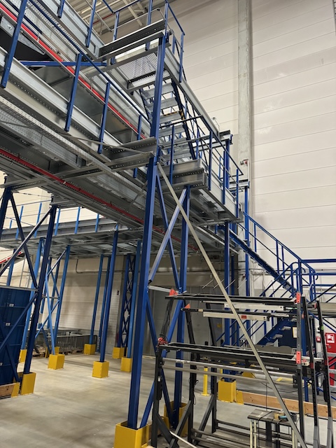 diverse Lagerbühnen / Mezzanine, unterschiedliche Breiten, Höhen, Längen, Stützenabstände und Traglasten - gebraucht - : lagertechnik diverse Lagerbühnen / Mezzanine, unterschiedliche Breiten, Höhen, Längen, Stützenabstände und Traglasten - gebraucht - : – Bild 4