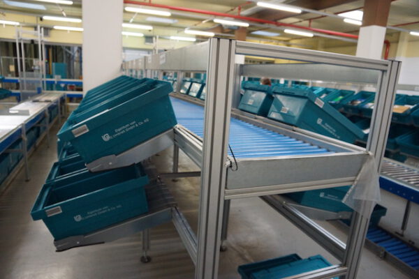 Kommissioniergestelle aus Aluprofilschienen mit nicht angetriebener Fördertechnik, ideal zum absortieren / kommissionieren aus Eurokisten - gebraucht - : – Bild 4