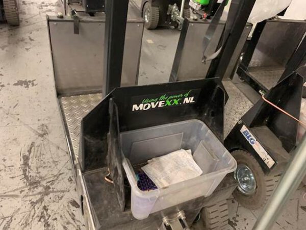ca. 4 - 5 Stück Steh-Mitfahr-Schlepper / Ziehhilfen, Movexx, T1000 Plattform mit Li-Ionen Akku - gebraucht - : – Bild 3
