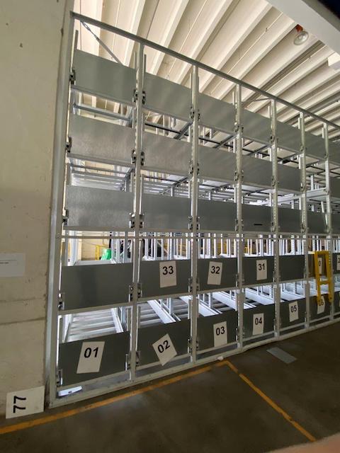 manuelles Langgutauszugregal mit ca. 90 Auszügen für ca. 3m lange Waren lagertechnik