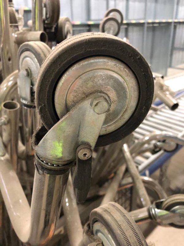 250 - 300 Stück rollbare Textilständer, bzw. Kleiderstange auf Rollen, höhenverstellbar – gebraucht - : – Bild 4