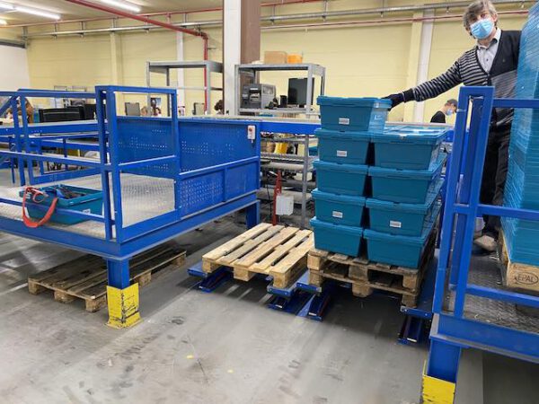 2 Stück Arbeitsplattform mit Treppe - gebraucht - : – Bild 4