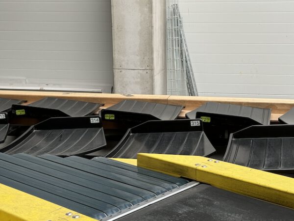 Kippschalensorter, Beumer, 81 Sorterendstellen,  – gebraucht - : – Bild 4