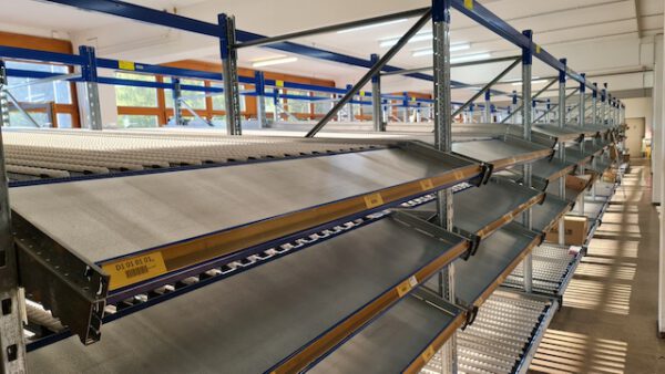21 Felder Stückgut – Durchlaufregalanlage / Bereitstellregale für Kästen und Kartonagen – gebraucht – : – Bild 5