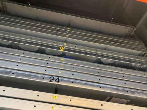Liftsysteme, Megamat, Höhe 4m, ca. 215kg / Tablar, Maße pro Tablar: 2m x 0,612m – gebraucht -: – Bild 5