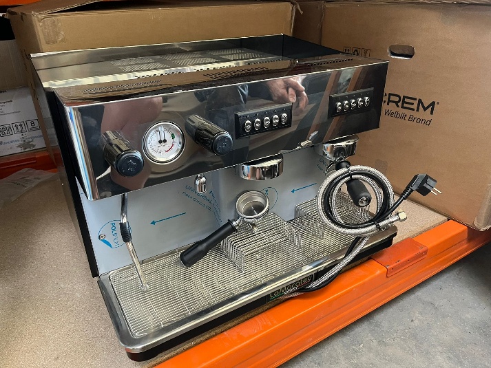 9 Stück professionelle Espresso Kaffeemaschinen, LaMacatec, Capri II Black – Neu - : lagertechnik 9 Stück professionelle Espresso Kaffeemaschinen, LaMacatec, Capri II Black – Neu - : – Bild 5