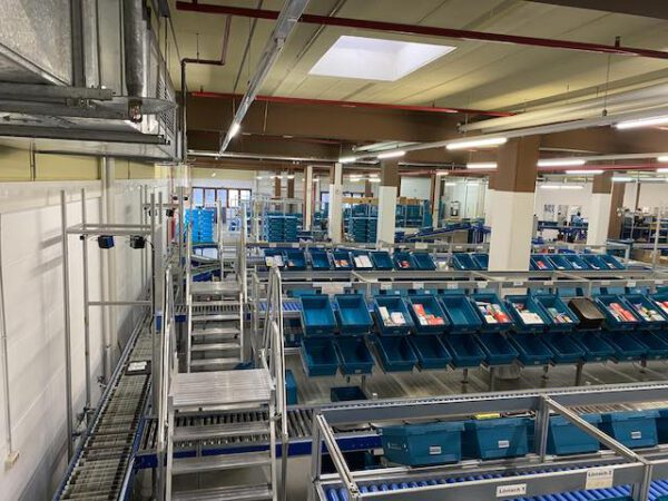 Kommissioniergestelle aus Aluprofilschienen mit nicht angetriebener Fördertechnik, ideal zum absortieren / kommissionieren aus Eurokisten - gebraucht - : – Bild 5