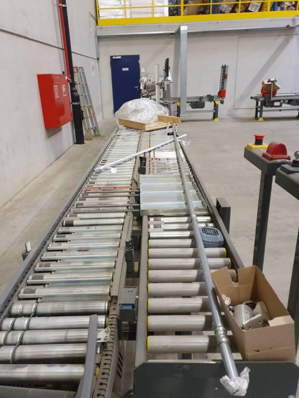 50m Fördertechnik, Knapp, mit Kurven, Rollenbahnen, Klappelement mit Etikettieren und Mosca Umreifungsmaschine – gebraucht - : – Bild 6